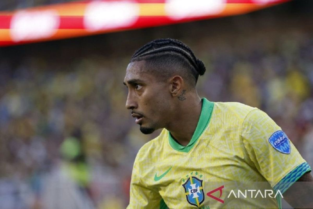 Berikut beberapa alternatif judul yang dapat digunakan:

1. "Raphinha Yakin Akan Cetak Gol Melawan Argentina"
2. "Raphinha Sesumbar Siap Torehkan Gol Menghadapi Timnas Argentina"
3. "Raphinha Percaya Diri Tampil Mumpuni dan Cetak Gol Melawan Argentina"
4. "Raphinha: Saya Akan Cetak Gol di Pertandingan Melawan Argentina"
5. "Keyakinan Raphinha: Gol Melawan Timnas Argentina Akan Terwujud"
6. "Raphinha Optimis Menjadi Penentu di Laga Melawan Argentina"

Silakan pilih atau modifikasi sesuai kebutuhan!