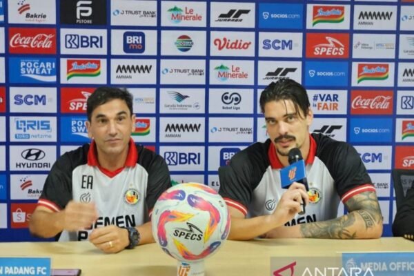 Pelatih Carlos Almeida Tidak Memberikan Beban Berat kepada Pemain Semen Padang