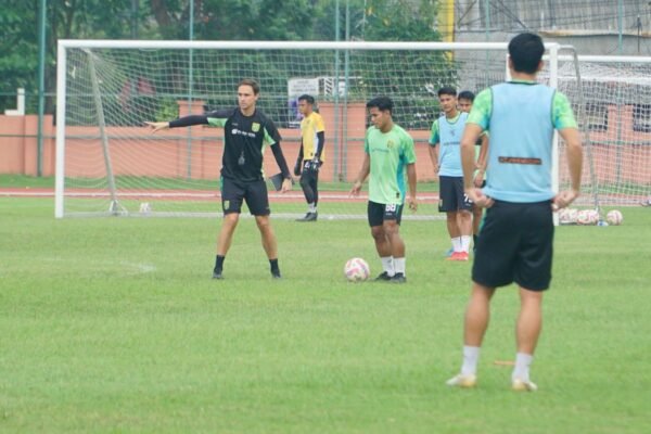 Munster Siapkan Alternatif untuk Slavko Menjelang Derbi Lawan Arema FC
