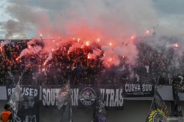 Suara dan Petasan: Hentikan Sejenak Laga Persita vs Persib