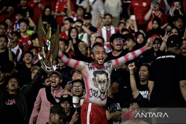 Berikut beberapa alternatif judul untuk "Timnas Indonesia di Grup B bersama Arab Saudi dan Irak":

1. "Timnas Indonesia Berjuang di Grup B Bersama Arab Saudi dan Irak"
2. "Tantangan Timnas Indonesia: Bersama Arab Saudi dan Irak di Grup B"
3. "Grup B Penuh Tantangan: Timnas Indonesia Hadapi Arab Saudi dan Irak"
4. "Timnas Indonesia Melawan Dua Raksasa: Arab Saudi dan Irak di Grup B"
5. "Kisah Timnas Indonesia di Grup B: Bersama Arab Saudi dan Irak"
6. "Perjalanan Timnas Indonesia di Grup B: Lawan Arab Saudi dan Irak"
7. "Timnas Indonesia di Grup B: Duel Seru Melawan Arab Saudi dan Irak"

Silakan pilih atau modifikasi sesuai kebutuhan!
