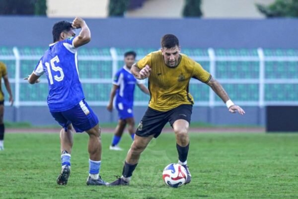 Berikut beberapa alternatif judul untuk "Dejan Racic ungkap alasan lanjutkan karier di Indonesia":

1. "Dejan Racic Menjelaskan Motivasi di Balik Keputusan Melanjutkan Karier di Indonesia"
2. "Mengapa Dejan Racic Memilih untuk Terus Berkarier di Indonesia?"
3. "Dejan Racic: Alasan di Balik Komitmennya untuk Berkarier di Indonesia"
4. "Dejan Racic: Misi dan Alasan Melanjutkan Perjalanan Karier di Indonesia"
5. "Racic Ungkap Pertimbangan Besar di Balik Kariernya di Tanah Air"

Semoga salah satu dari alternatif judul di atas sesuai dengan yang Anda cari!