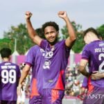 You can alternate the title "Williams Lugo jadi 'Player of the Match'" to something like "Williams Lugo Dinobatkan sebagai 'Pemain Terbaik Pertandingan'" or "Williams Lugo Menjadi 'Pemain Pertandingan'." Feel free to let me know if you need more variations!